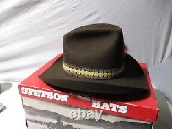 C189 Men's Size 7 1/8 Brown Stetson 4X Beaver Cowboy Hat WithFeathered Hatband