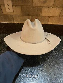 Lightly used brown Serratelli 5X Beaver Cowboy Hat-size 7 1/8