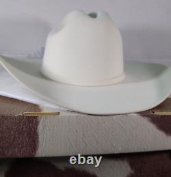 Resistol Cowboy Hat White 6 7/8 L Self Conforming 6X Beaver George Strait flaw